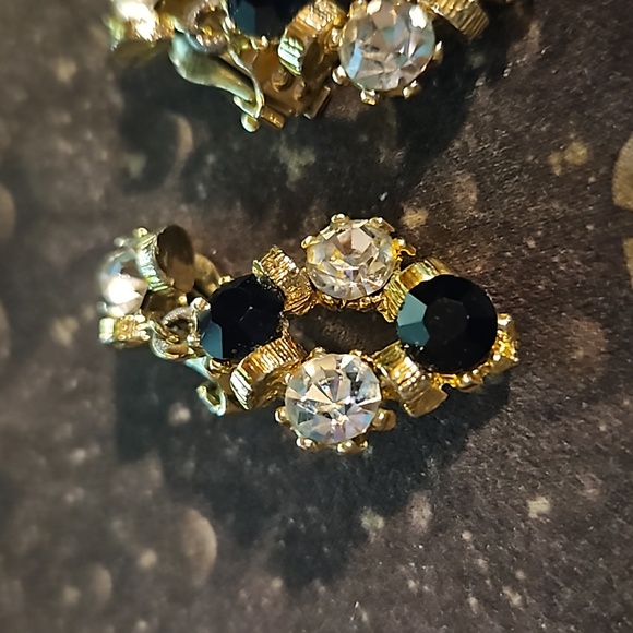 Vintage Clear Jet Black Glass Rhinestone Clip Earrings - Picture 3 of 4